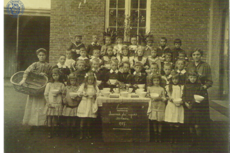 Emines_1917_Repas_scolaire-min